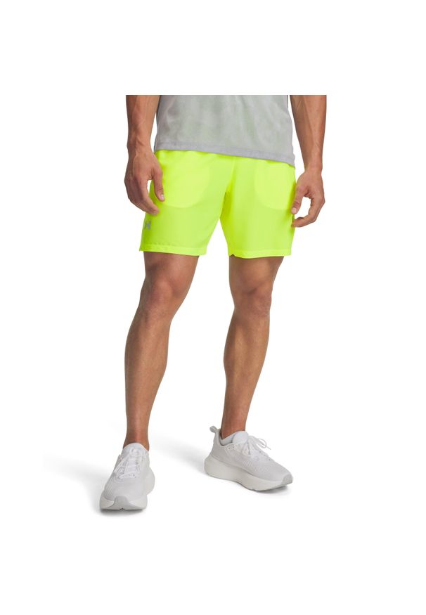 Szorty Under Armour Launch. Kolor: żółty. Materiał: materiał. Sport: bieganie