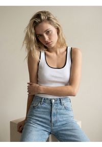 Sinsay - Wiskozowa bluzka na ramiączkach - biały. Kolor: biały. Materiał: wiskoza. Długość rękawa: na ramiączkach #1