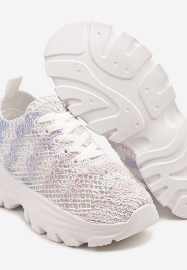 Born2be - Biało-Niebieskie Sneakersy z Siateczkową Cholewką Toliriva. Okazja: na co dzień. Kolor: biały. Materiał: jeans. Szerokość cholewki: normalna