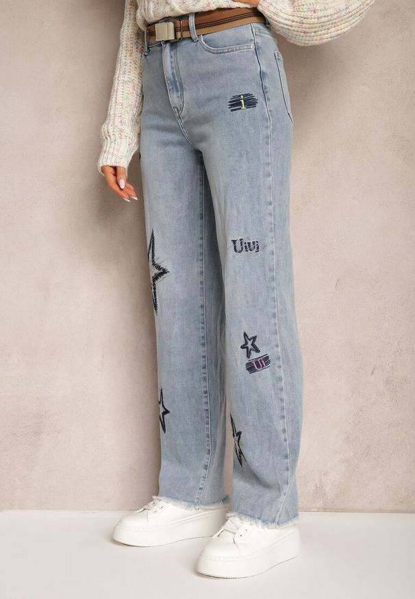 Renee - Jasnoniebieskie Szerokie Jeansy z Regularną Talią i Ozdobnymi Haftami w Gwiazdki Arialah. Okazja: na co dzień. Kolor: niebieski. Wzór: haft. Styl: casual