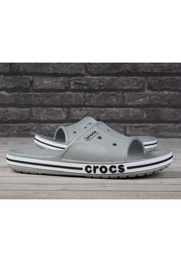 Klapki męskie na basen Crocs BAYABAND SLIDE. Kolor: biały, wielokolorowy, szary. Sport: pływanie
