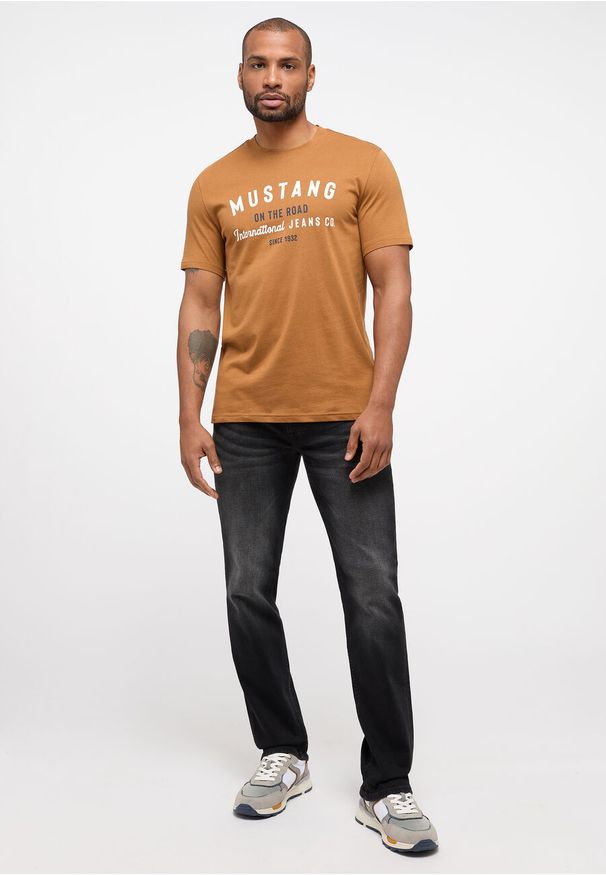 Mustang - MĘSKIE SPODNIE JEANSOWE MUSTANG WAGHINGTON STRAIGHT DENIM BLACK 1014267 4000 883. Okazja: na co dzień. Wzór: gradientowy, jednolity. Styl: klasyczny, elegancki, casual
