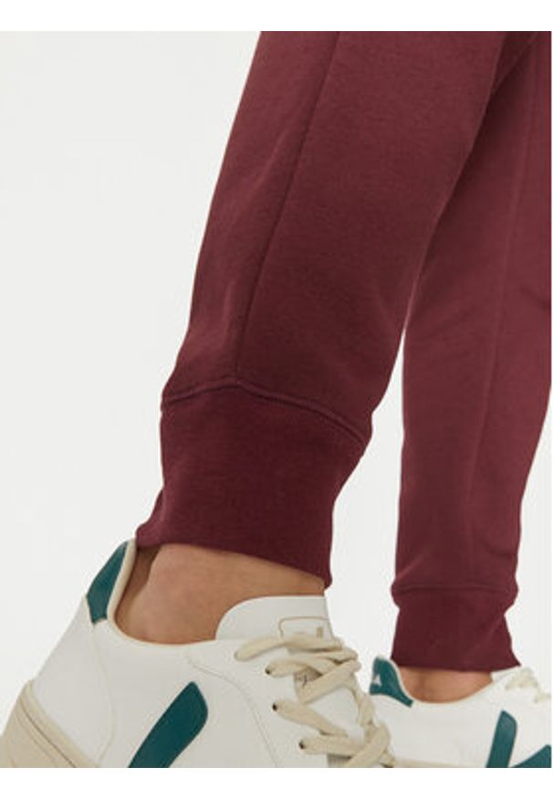 GAP - Gap Spodnie dresowe 542221-01 Czerwony Regular Fit. Kolor: czerwony. Materiał: bawełna