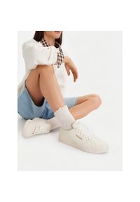 Sneakersy Reebok. Kolor: kremowy #1