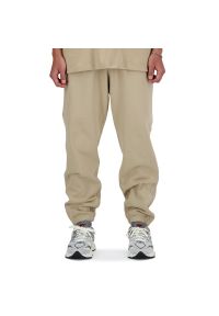 Spodnie New Balance MP41508SOT - beżowe. Kolor: beżowy. Materiał: dresówka, bawełna, tkanina