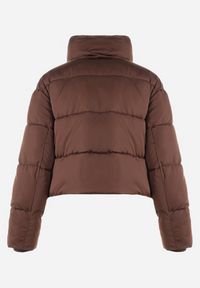 Born2be - Brązowa Kurtka Puffer Pikowana ze Stójką Alene. Typ kołnierza: kołnierzyk stójkowy. Kolor: brązowy. Wzór: aplikacja #5