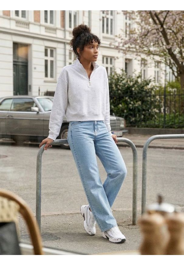 Sinsay - Dresowa bluza half-zip z cyrkoniami - szary. Kolor: szary. Materiał: dresówka