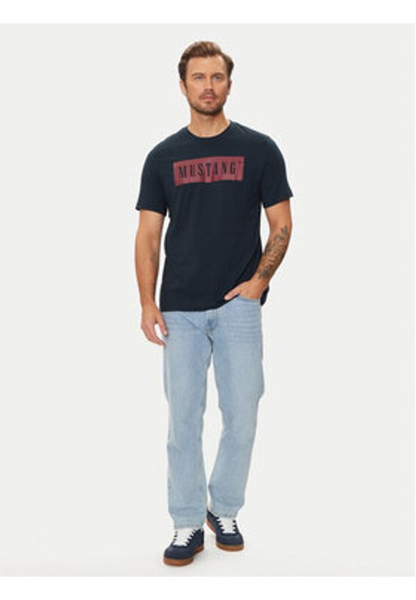 Mustang T-Shirt Austin 1014749 Szary Regular Fit. Kolor: szary. Materiał: bawełna