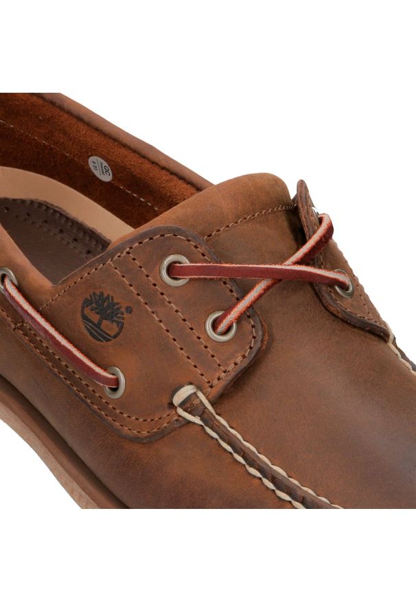 Timberland CLASSIC BOAT 2 EYE Mokasyny męskie. Okazja: na spacer, na co dzień. Kolor: brązowy. Materiał: guma, skóra. Sezon: lato. Styl: klasyczny, casual, wakacyjny, elegancki