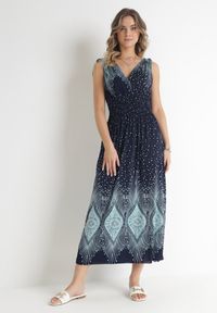 Born2be - Jasnoniebiesko-Czarna Rozkloszowana Sukienka Maxi z Gumką w Pasie i Głębokim Dekoltem Chanie. Typ kołnierza: dekolt w kształcie V. Kolor: niebieski. Długość rękawa: krótki rękaw. Styl: klasyczny. Długość: maxi