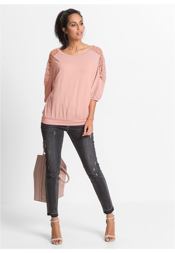 bonprix - Bluzka oversize z mieszanki wiskozy. Kolor: różowy. Materiał: wiskoza, koronka. Wzór: aplikacja, koronka