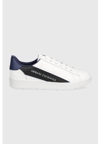 Armani Exchange sneakersy kolor biały. Nosek buta: okrągły. Zapięcie: sznurówki. Kolor: biały. Materiał: guma, materiał