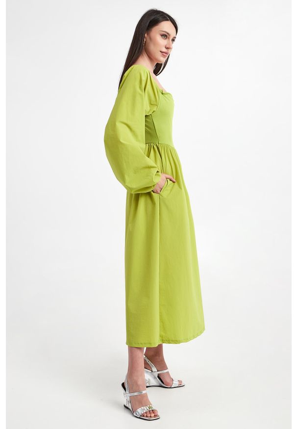 Sukienka midi GESTUZ. Długość: midi