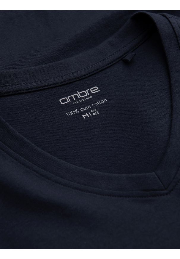 Ombre Clothing - Męski longsleeve bez nadruku z dekoltem w serek - granatowy V5 - Rozmiar: XL. Okazja: na co dzień. Typ kołnierza: dekolt w serek. Kolor: niebieski. Materiał: materiał, bawełna. Długość rękawa: długi rękaw. Długość: długie. Wzór: gładki, jednolity. Styl: klasyczny, casual, elegancki