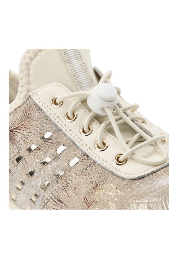 Półbuty damskie S.Barski, ze skóry naturalnej licowej wsuwane na lekkiej podeszwie, beżowe, GR61-5990. Okazja: na co dzień. Zapięcie: bez zapięcia. Kolor: beżowy. Materiał: skóra. Szerokość cholewki: normalna. Styl: casual, elegancki