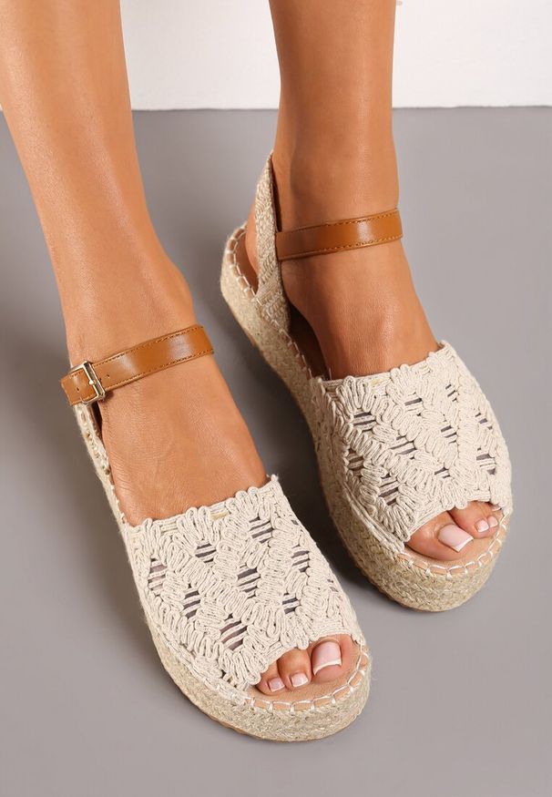 Renee - Beżowe Sandały Plecione w Stylu Espadryli na Platformie z Juty Garita. Kolor: beżowy. Wzór: ażurowy. Sezon: lato. Obcas: na platformie