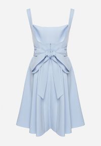 Born2be - Niebieska Sukienka Rozkloszowana z Ozdobną Kokardą na Plecach Sonarisea. Typ kołnierza: kokarda. Kolor: niebieski. Typ sukienki: rozkloszowane. Styl: klasyczny #7