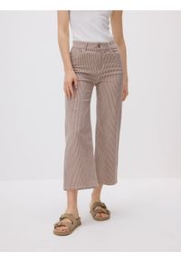 Reserved - Jeansy culotte w paski - beżowy. Kolor: beżowy. Wzór: paski