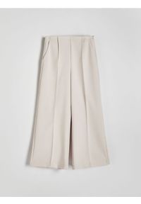 Reserved - Spodnie culotte z wiskozą - beżowy. Kolor: beżowy. Materiał: wiskoza. Wzór: gładki