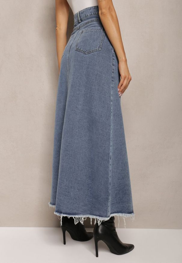 Renee - Niebieska Postrzępiona Spódnica Maxi z Jeansu z Rozcięciem Feedi. Stan: podwyższony. Kolor: niebieski. Materiał: jeans