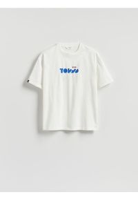 Reserved - T-shirt boxy z nadrukiem - biały. Kolor: biały. Materiał: dzianina. Wzór: nadruk