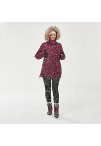 quechua - Parka turystyczna damska zimowa Quechua SH900 -20°C wodoodporna. Typ kołnierza: kołnierzyk stójkowy. Kolor: czerwony, fioletowy. Materiał: syntetyk, poliester, futro. Sezon: zima #1