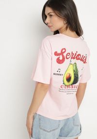 Born2be - Różowy T-shirt z Bawełną i Motywem Awokado Addixa. Okazja: na co dzień. Kolor: różowy. Materiał: bawełna. Styl: klasyczny, casual #3