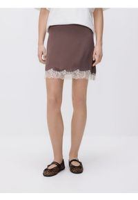 Reserved - Spódnica z koronką - ciemnobrązowy. Kolor: brązowy. Materiał: koronka. Wzór: koronka