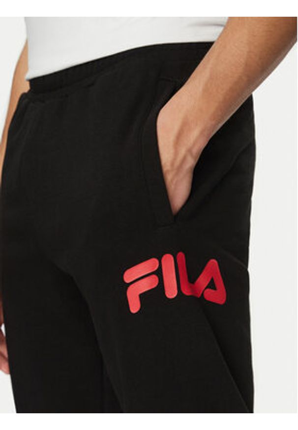 Fila Spodnie dresowe Lagesse FAM0869 Czarny Regular Fit. Kolor: czarny. Materiał: syntetyk