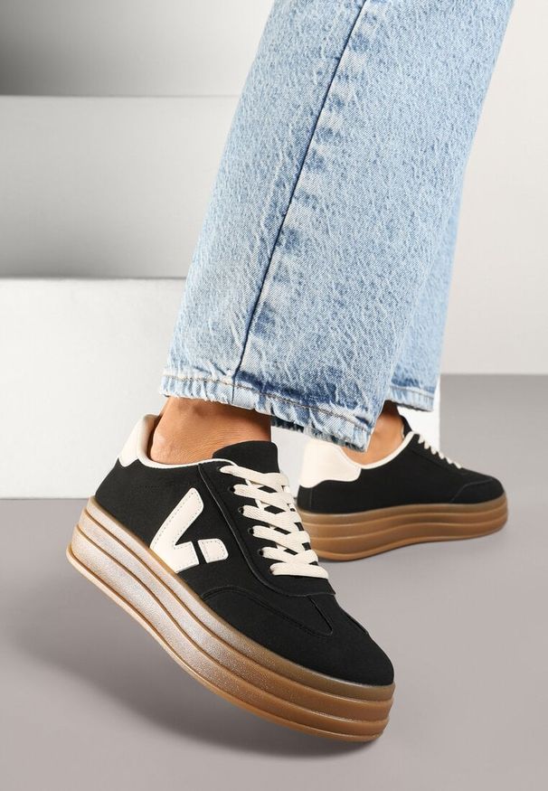 Renee - Czarne Sneakersy na Kauczukowej Podeszwie Ellirielle. Okazja: na co dzień. Zapięcie: sznurówki. Kolor: czarny. Materiał: kauczuk
