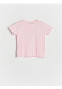 Reserved - T-shirt w prążek - pastelowy róż. Kolor: różowy. Materiał: włókno, bawełna, prążkowany, dzianina. Wzór: prążki
