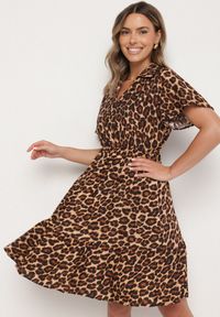 Born2be - Czarna Wiskozowa Rozkloszowana Sukienka Koszulowa Ralessea. Okazja: na co dzień. Kolor: czarny. Materiał: wiskoza. Typ sukienki: koszulowe. Styl: elegancki, casual