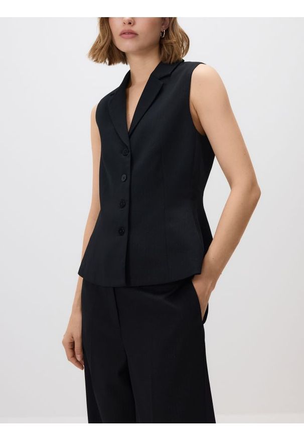 Reserved - Kamizelka w paski - czarny. Kolor: czarny. Materiał: wiskoza, tkanina. Wzór: paski