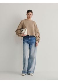 Reserved - Bluza z marszczonymi rękawami - beżowy. Kolor: beżowy. Materiał: bawełna, dzianina. Długość: krótkie