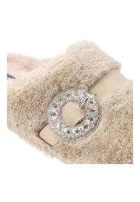 Beżowe Kapcie Macarena Domowe Eleganckie Obuwie Damskie. Okazja: do domu. Zapięcie: klamry. Kolor: beżowy. Materiał: materiał. Styl: elegancki #2