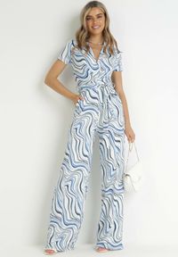 Born2be - Niebieski Kombinezon z Kopertowym Dekoltem i Materiałowym Paskiem Aenita. Kolor: niebieski. Materiał: materiał. Długość rękawa: krótki rękaw. Długość: krótkie. Sezon: wiosna, lato #1