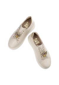 Beżowe Sneakersy Karino Modne Obuwie Damskie. Okazja: na co dzień. Kolor: beżowy. Materiał: materiał #6