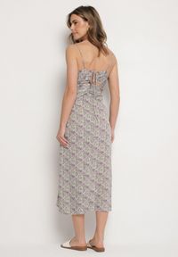 Born2be - Fioletowa Rozkloszowana Sukienka Ozdobiona Geometrycznym Wzorem Taelissa. Okazja: na co dzień. Kolor: fioletowy. Wzór: geometria, aplikacja. Sezon: wiosna, lato. Styl: casual, elegancki #5