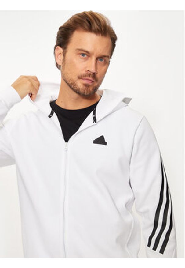 Adidas - adidas Bluza Future Icons 3-Stripes JJ4158 Biały Regular Fit. Kolor: biały. Materiał: bawełna