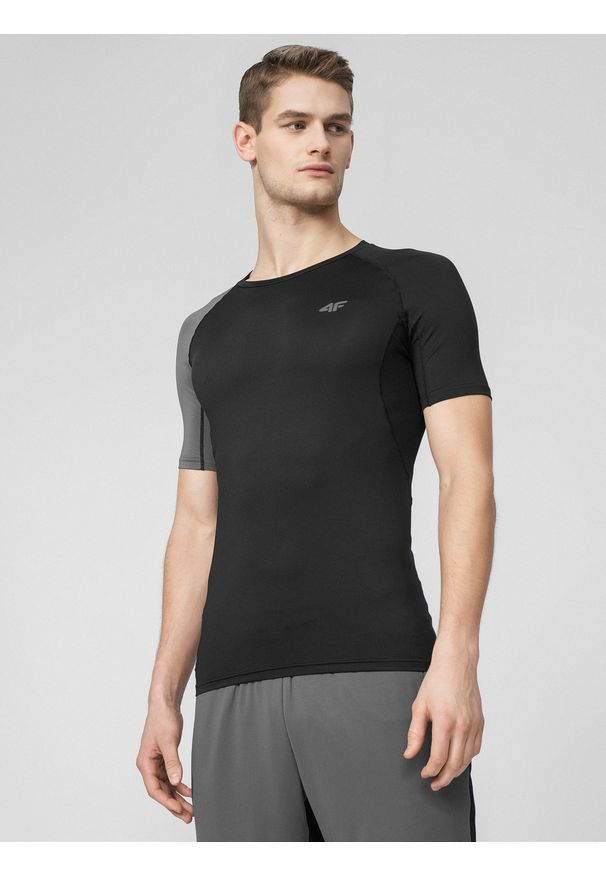 4f - Koszulka treningowa szybkoschnąca męska. Kolor: czarny. Materiał: dzianina. Długość rękawa: krótki rękaw. Długość: krótkie