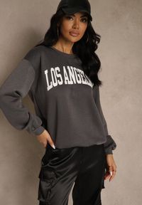 Renee - Szara Bluza z Bawełną Ozdobiona Napisem Fezolda. Okazja: na co dzień. Kolor: szary. Materiał: bawełna. Wzór: napisy, aplikacja. Styl: klasyczny, casual, elegancki #4