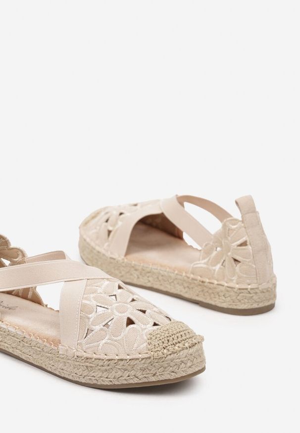Born2be - Beżowe Ażurowe Espadryle na Płaskiej Podeszwie z Paskami Eleandrel. Okazja: na spacer. Zapięcie: pasek. Kolor: beżowy. Materiał: jedwab, jeans. Wzór: ażurowy. Sezon: wiosna. Obcas: na płaskiej podeszwie. Styl: elegancki, klasyczny