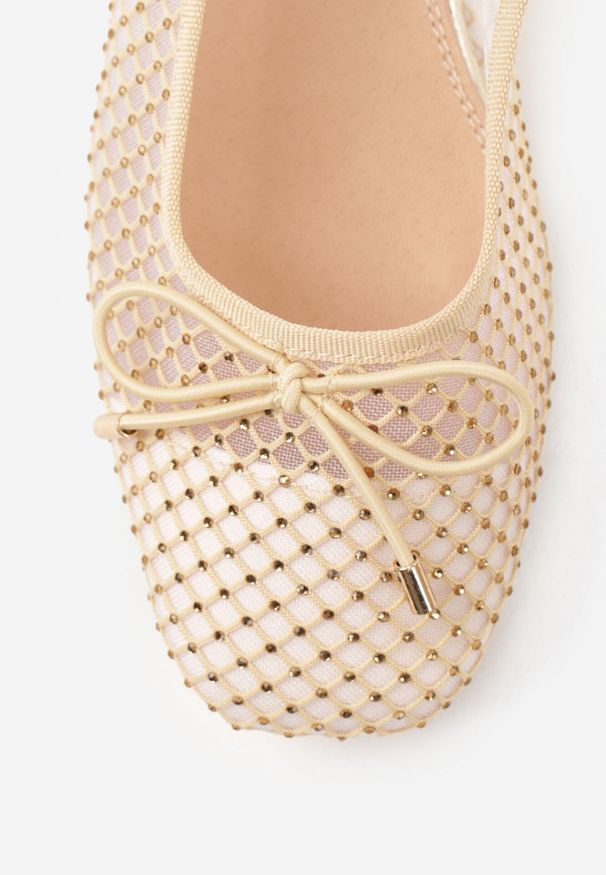 Born2be - Beżowe Siateczkowe Balerinki ze Skórzaną Wkładką Cyrkoniami i Kokardą Ravalana. Okazja: na co dzień, do pracy. Kolor: beżowy. Materiał: skóra. Wzór: aplikacja. Sezon: wiosna. Styl: casual, klasyczny, elegancki