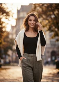 Sinsay - Body z długim rękawem basic - czarny. Kolor: czarny. Długość rękawa: długi rękaw. Długość: długie #1