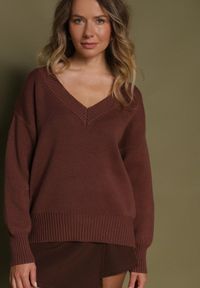 Born2be - Brązowy Sweter z Kaszmirem z Dekoltem w Serek Plenae. Okazja: na co dzień. Typ kołnierza: dekolt w serek. Kolor: brązowy. Materiał: kaszmir. Styl: klasyczny, casual, elegancki #7