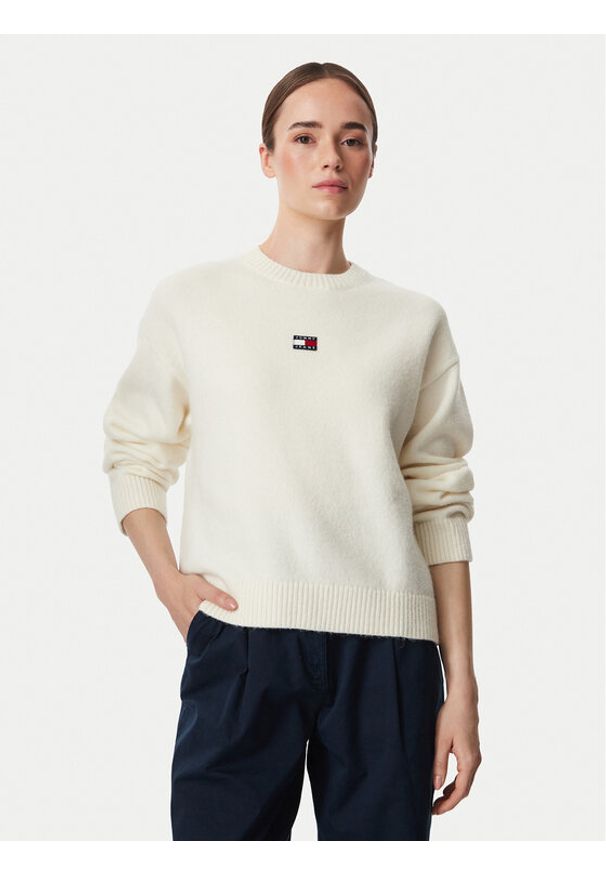 Tommy Jeans Sweter Fluffy Badge DW0DW23831 Biały Regular Fit. Kolor: biały. Materiał: syntetyk