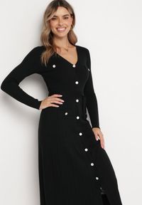 Born2be - Czarna Dzianinowa Sukienka Maxi z Wiązanym Paskiem Topania. Kolor: czarny. Materiał: dzianina. Długość: maxi #4
