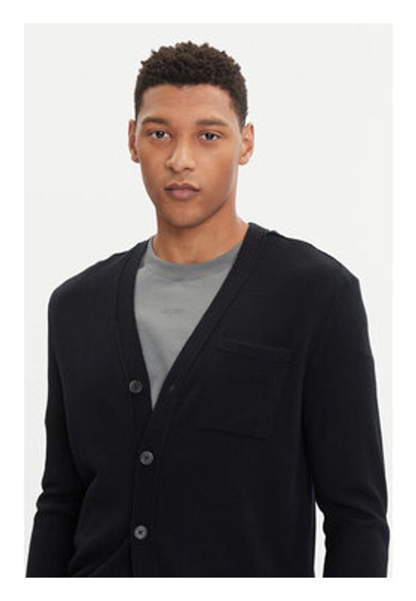 Marc O'Polo Kardigan 529 5063 61042 Czarny Regular Fit. Typ kołnierza: polo. Kolor: czarny. Materiał: wełna