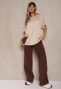 Renee - Beżowy T-shirt z Wiskozą o Fasonie Nietoperza Tanalitha. Okazja: na co dzień. Kolor: beżowy. Materiał: wiskoza. Styl: casual #4