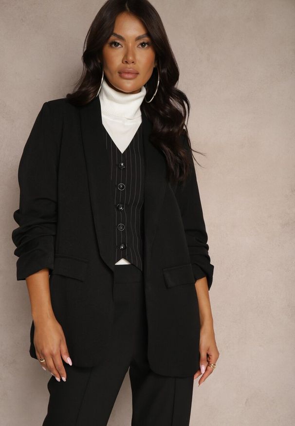 Renee - Czarna Marynarka Pudełkowa o Dłuższym Kroju z Ozdobnymi Rękawami 3/4 Lessandra. Kolekcja: plus size. Kolor: czarny. Długość: długie. Styl: elegancki